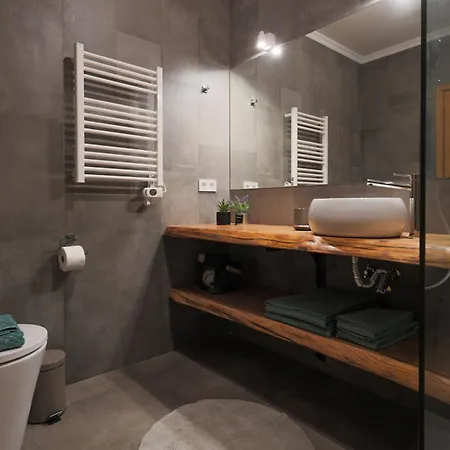 Cathedral Iii Apartment